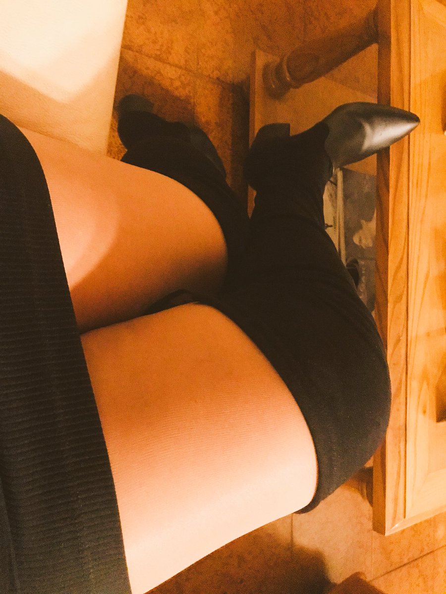CARPGrace's tweet photo. Y Hoy salimos así #Abrigadas 😜#FelizNoche a todos !!🎵#FelizSabado https://t.co/4za5ZkmLQD