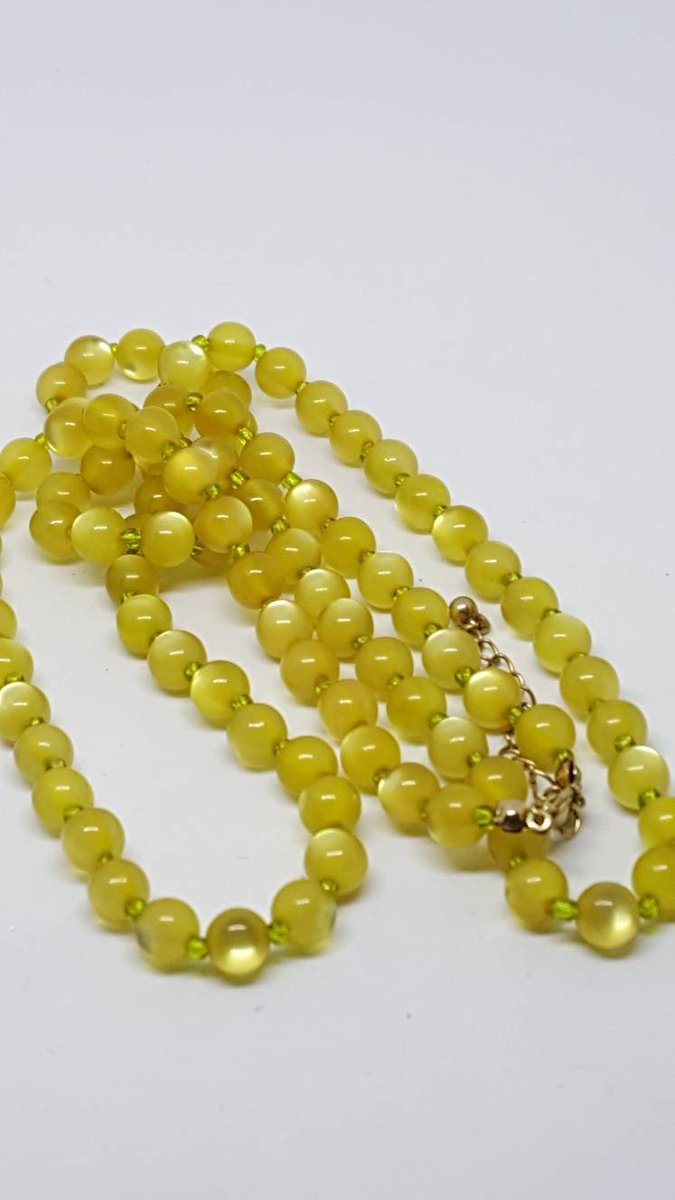 justgemzs's tweet photo. Vintage yellow beads lucite beads lemon moonglow beads measures 30 inch long  Gift for her birthday gift. https://t.co/SeTkcXZvxX #gotvintage #justgemz #Etsy #30InchesLong https://t.co/qRxTFpDVFr