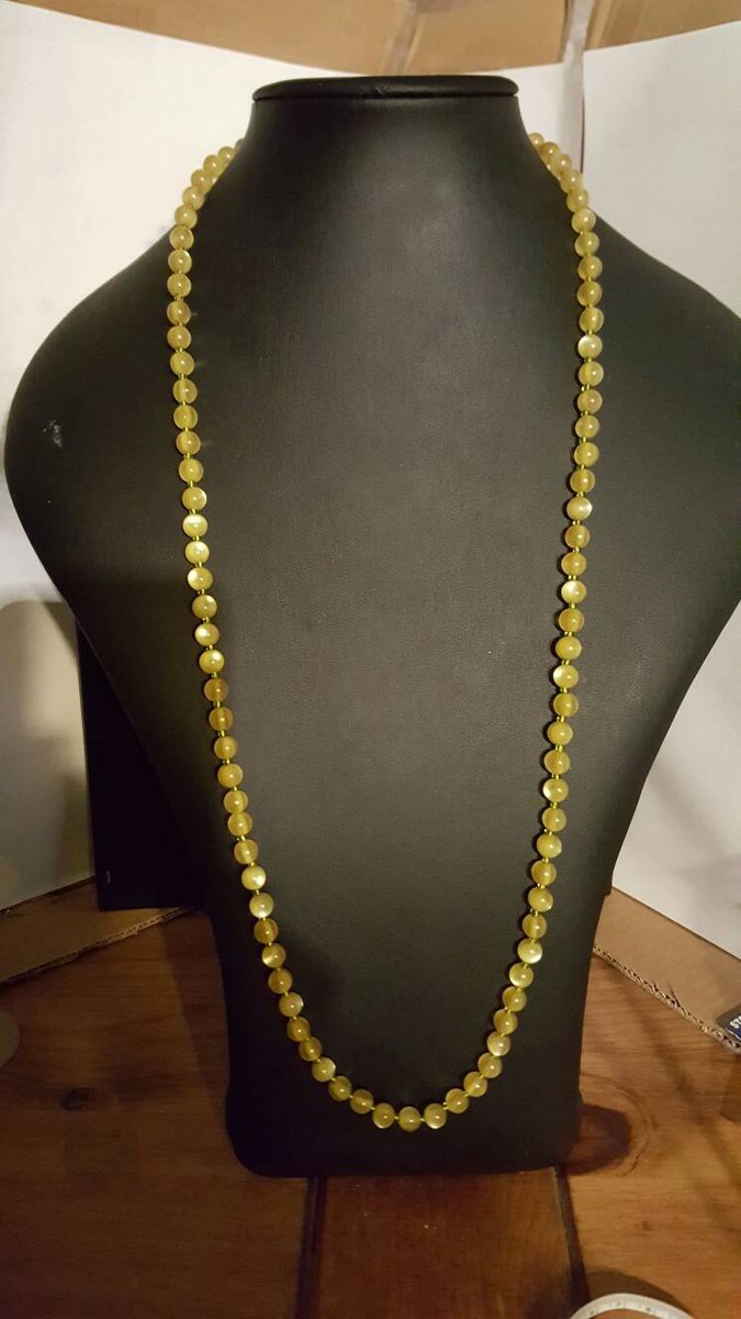 justgemzs's tweet photo. Vintage yellow beads lucite beads lemon moonglow beads measures 30 inch long  Gift for her birthday gift. https://t.co/SeTkcXZvxX #gotvintage #justgemz #Etsy #30InchesLong https://t.co/qRxTFpDVFr