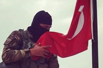 Ramo9094's tweet photo. Evet #Bugunler de Dolar 7 lira olmuş olabilir.
Lakin Bizler Açlıktan Karnına Taş Bağlayan1 Hurma ile idare eden #Peygamber'in #Ümmetiyiz Elhamdülillah.
Bizler #Çanakkale'de bir ekmek bir Hoşafla Karnını Doyuran #Ataların Torunuyuz.
Bu #DOLAR sıkıntısını da Aşacağız Elbet. https://t.co/0zHLCxnjQF