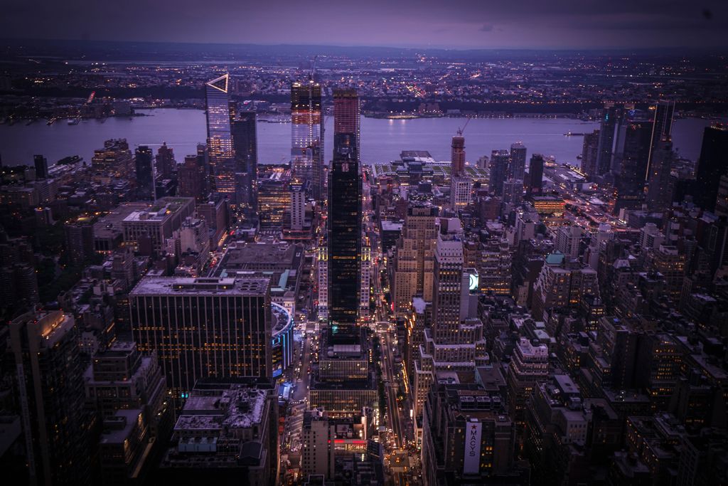 thanksplacer's tweet photo. The city that never sleeps 🏙 📷: Alex Houmadi https://t.co/bml9WOiVL2