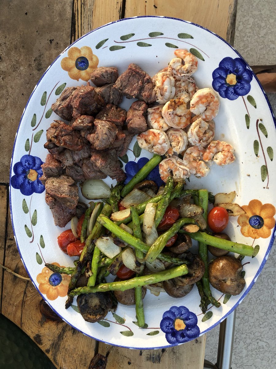 GrillingwGordon's tweet photo. Dinner corn on the cob, grilled veggies, steak, and shrimp. On the XL Big Green Egg @wassismeats @wjwheeler54 @jesspryles @BigGreenEgg @RogerMooking https://t.co/R3qv3DiugZ