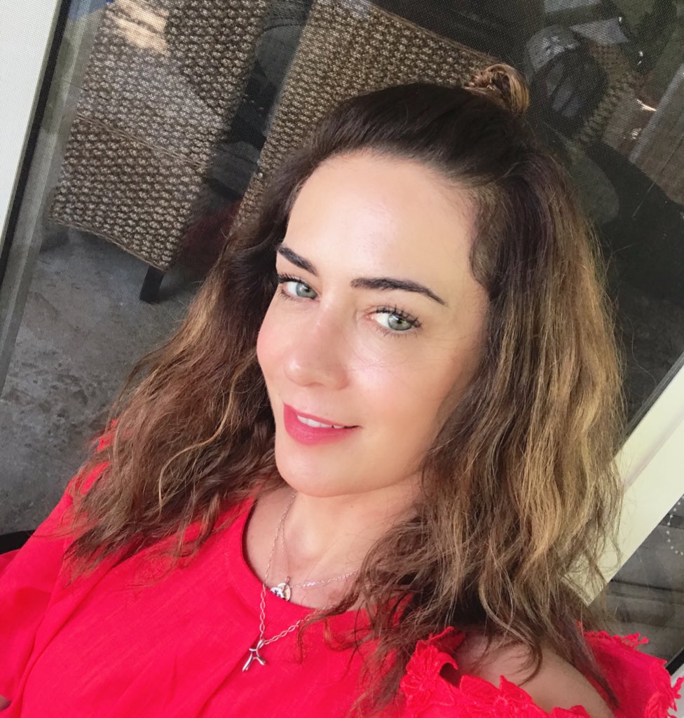 anettemicheltv's tweet photo. Deja que la vida te despeine! Feliz tarde de sábado!! 💋 https://t.co/IeSAQ2b7Pe
