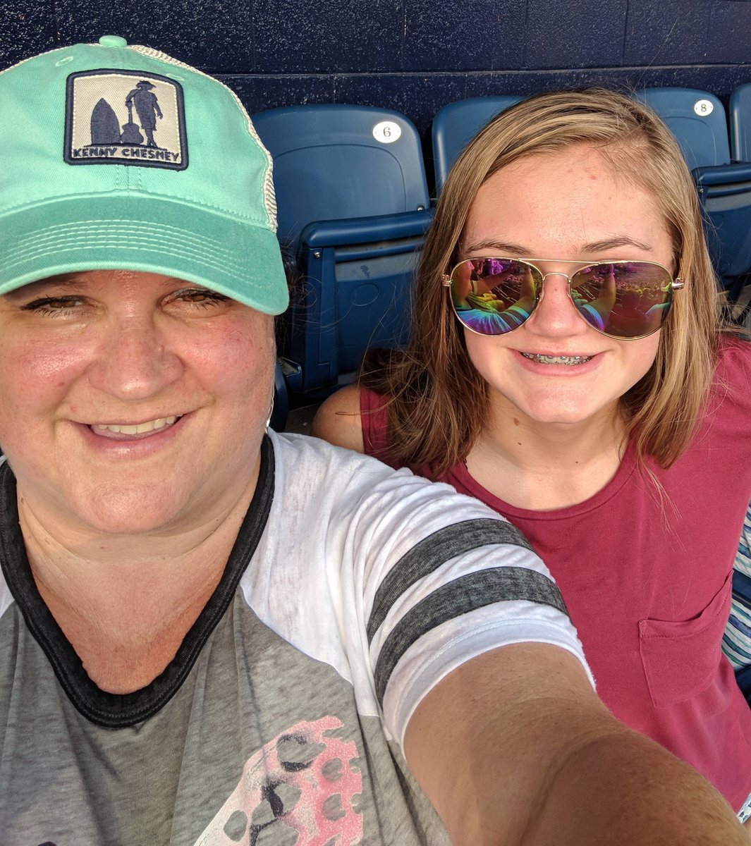 AndriaJTerry's tweet photo. #NoShoesNation #KennyChesney  #ThomasRhett #OldDominon #BrandonLay  Mom Daughter Fun https://t.co/rnwzBwMMlp