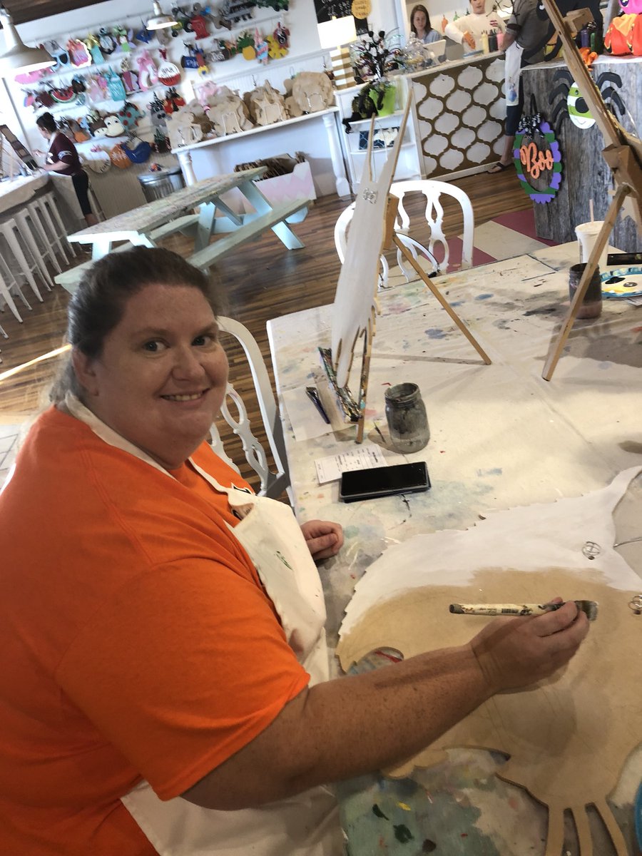 jennife57359739's tweet photo. Painting at Freckled Frog #brandnewbobcat #ignitelearningBCPS https://t.co/r9GmGuL9Oz