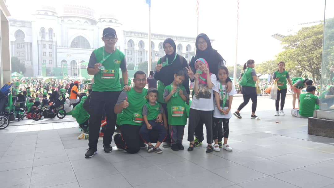 Aini_Syahroni's tweet photo. Fun run with the kiddos..xoxo
#jomaktif
#MBD2018 https://t.co/nuSryyxit9