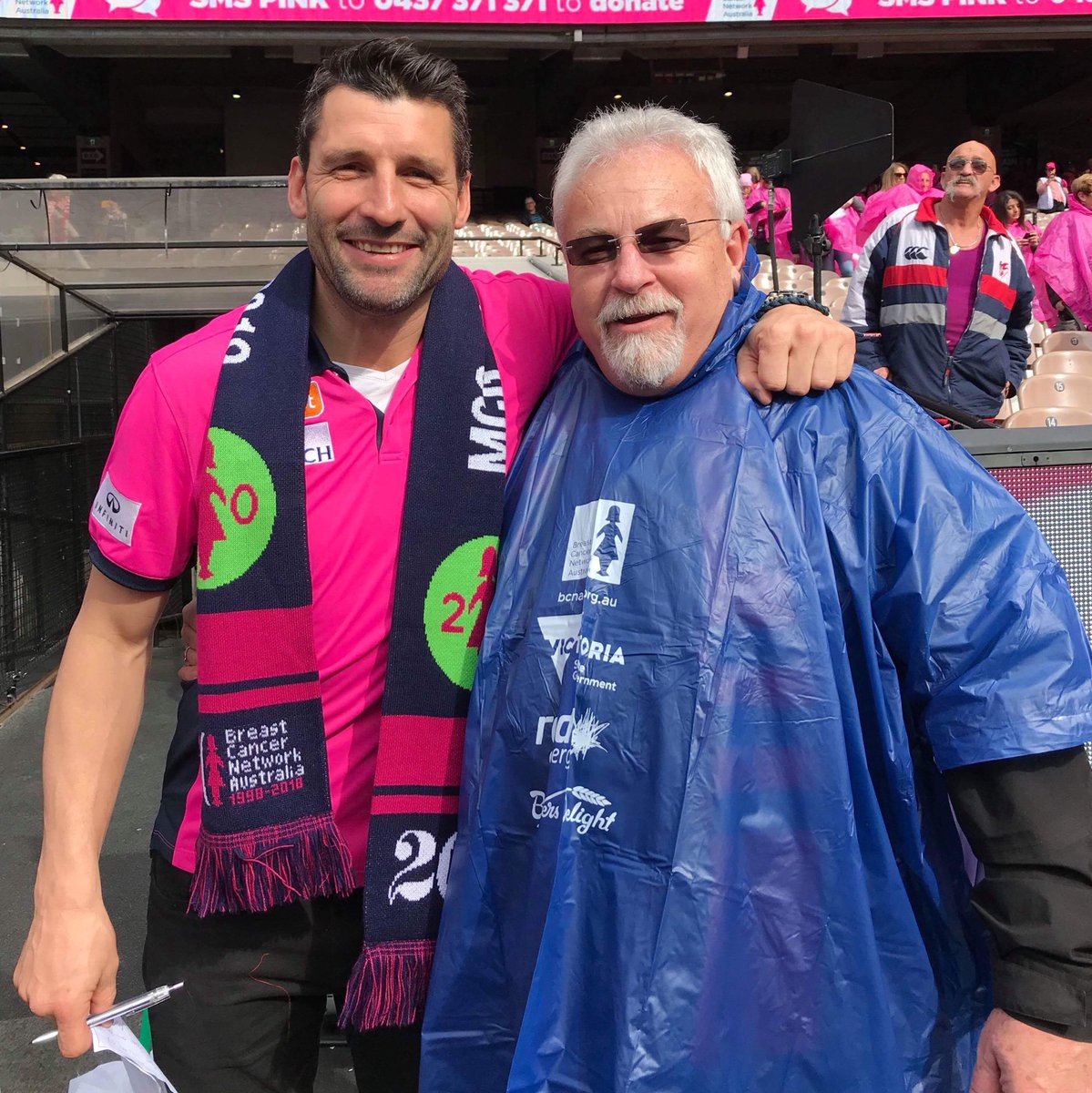 moniquehore's tweet photo. Adding a splash of blue to the #FieldofWomen today in support of my dad and other men diagnosed with breast cancer #standwithmeattheG https://t.co/fprNc53o4E