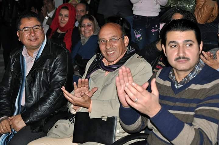 الفنان #ياسر_جلال اثناء مشاهدة مسرحية #زنزانه_لكل_مواطن 
#رحيم #ظل_الرئيس