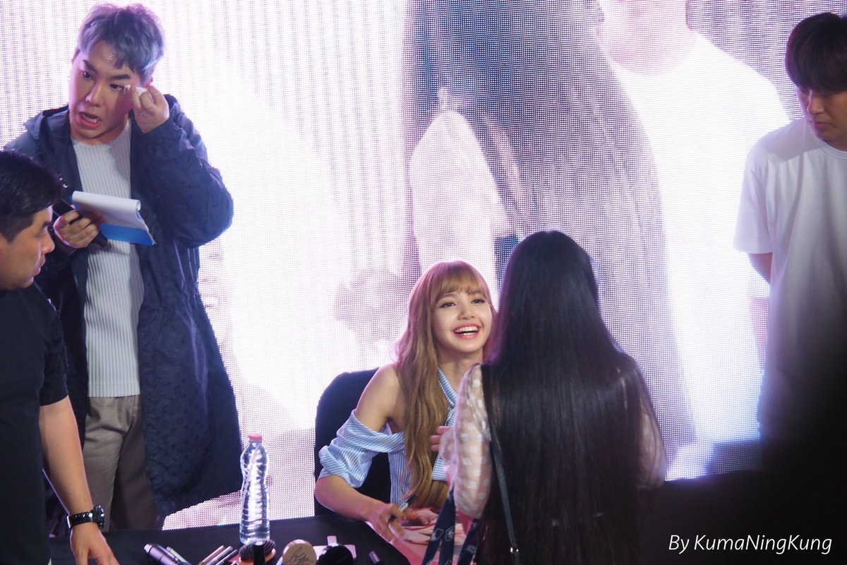 kumaningkung's tweet photo. #moonshotTHxLISA #WelcomeHomeLisa #Lisa #BLACKPINK https://t.co/e15QRyjn2G