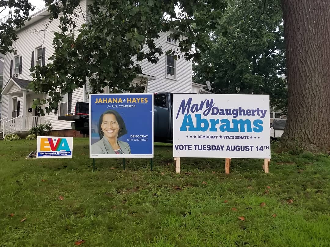 Chairman_Castro's tweet photo. #TeamHayes on the move today putting up @JahanaHayesCT Big Signs in #meriden. Vote for #jahanahayes4congress in the #Primary Tues, Aug 14th. Polls open from 6am-8pm. If you need a ride to the polls please call (203) 631-3424
#positivelymeriden #votehayes #voteaugust14 #ct05 #GOTV https://t.co/qUUrxItvhE