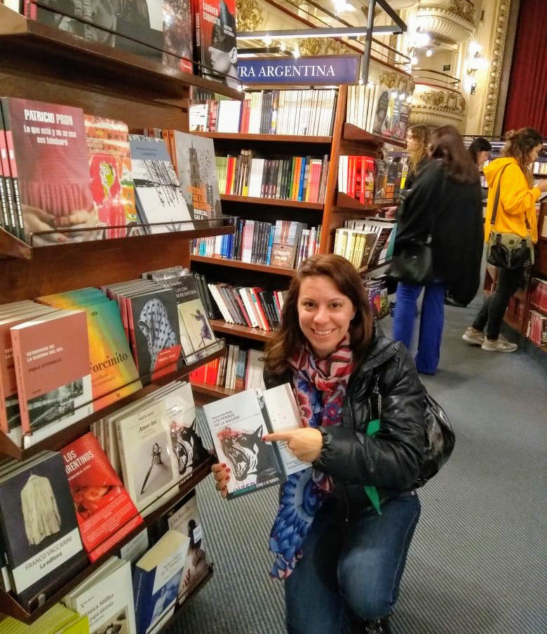 ¿Mirá lo que me encontré en El Ateneo de Santa Fe? La última novela de <a href="/boyanovskybazan/">boyanovsky bazán</a> 👏
¿Se va a conseguir autografiado en la presentación?