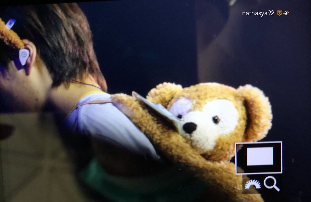 nathasya92's tweet photo. bear: i can back hug him. How about you? 😏😏😏

#kai #카이 #ElyXiOndotinMacau https://t.co/lUCikwYWIM