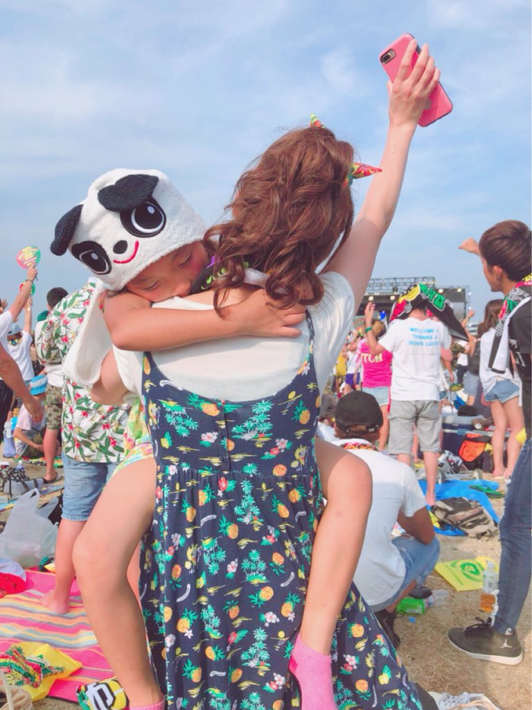 ryyy1016's tweet photo. (*´꒳`*)おはようございます
#HIGHESTMOUNTAIN2018
親子で初✨懐かしい曲も新しい曲も全部最高でした!親子で大好きなPUSHIMを待ちに待ってついに❣️って時に娘はトイレ😭一緒にトイレの列に並んで遠目で姐さんの曲聴いて歌いましたw
平成最後の夏サイコーの思い出✨
ココで出会った人ありがとう♡ https://t.co/sPyquvunbg