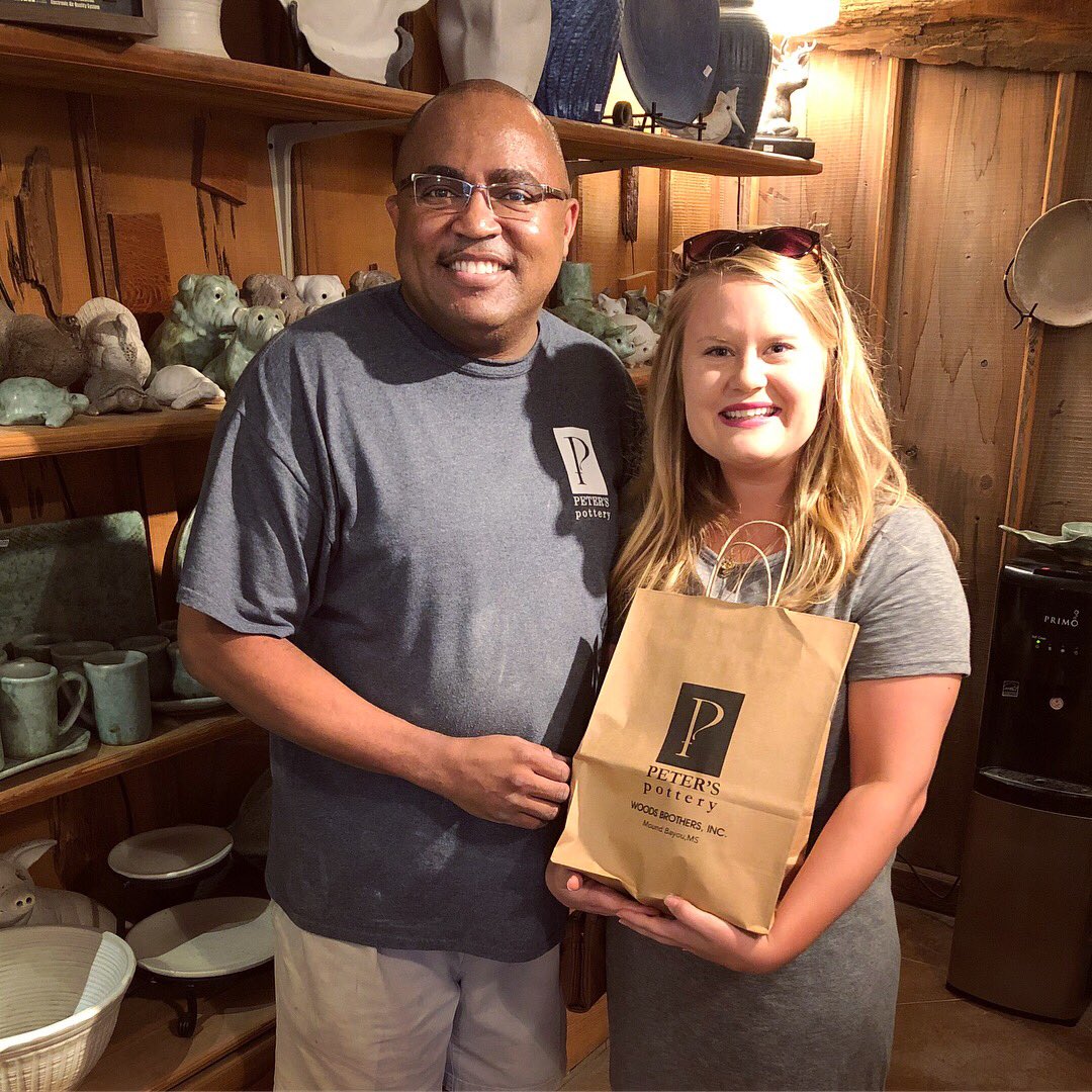 KareliaPitts's tweet photo. Kind people + delicious hot tamales/locally sourced fruit wines + beautiful pottery. What’s not to like about the #MSDelta? #visitmississippi #peterspottery #mccartypottery @TravelGreenwood @visitms https://t.co/gOnOZnNv2E