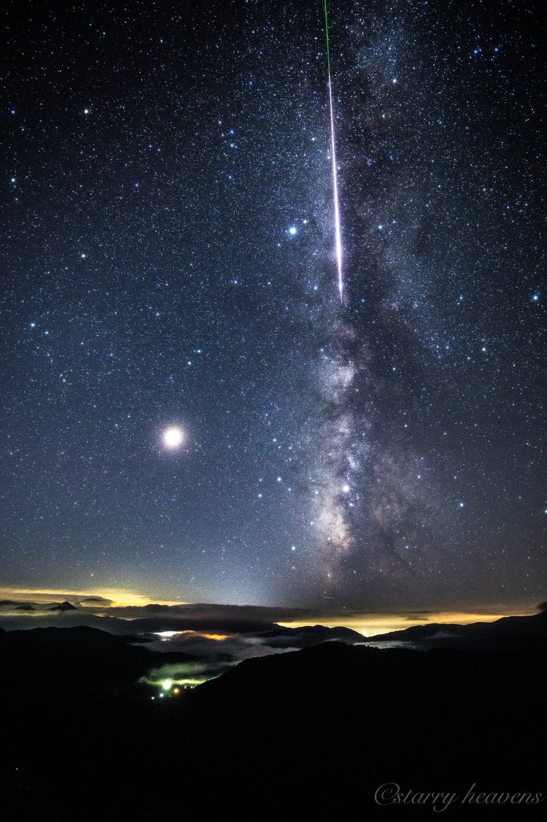 星空 Starry Heavens Pa Twitter 昨晩撮影したペルセウス座流星群の大火球になります 天の川を貫く大火球 流星痕も残るほどのとても綺麗な流星でした ペルセウス座流星群 火球 天の川