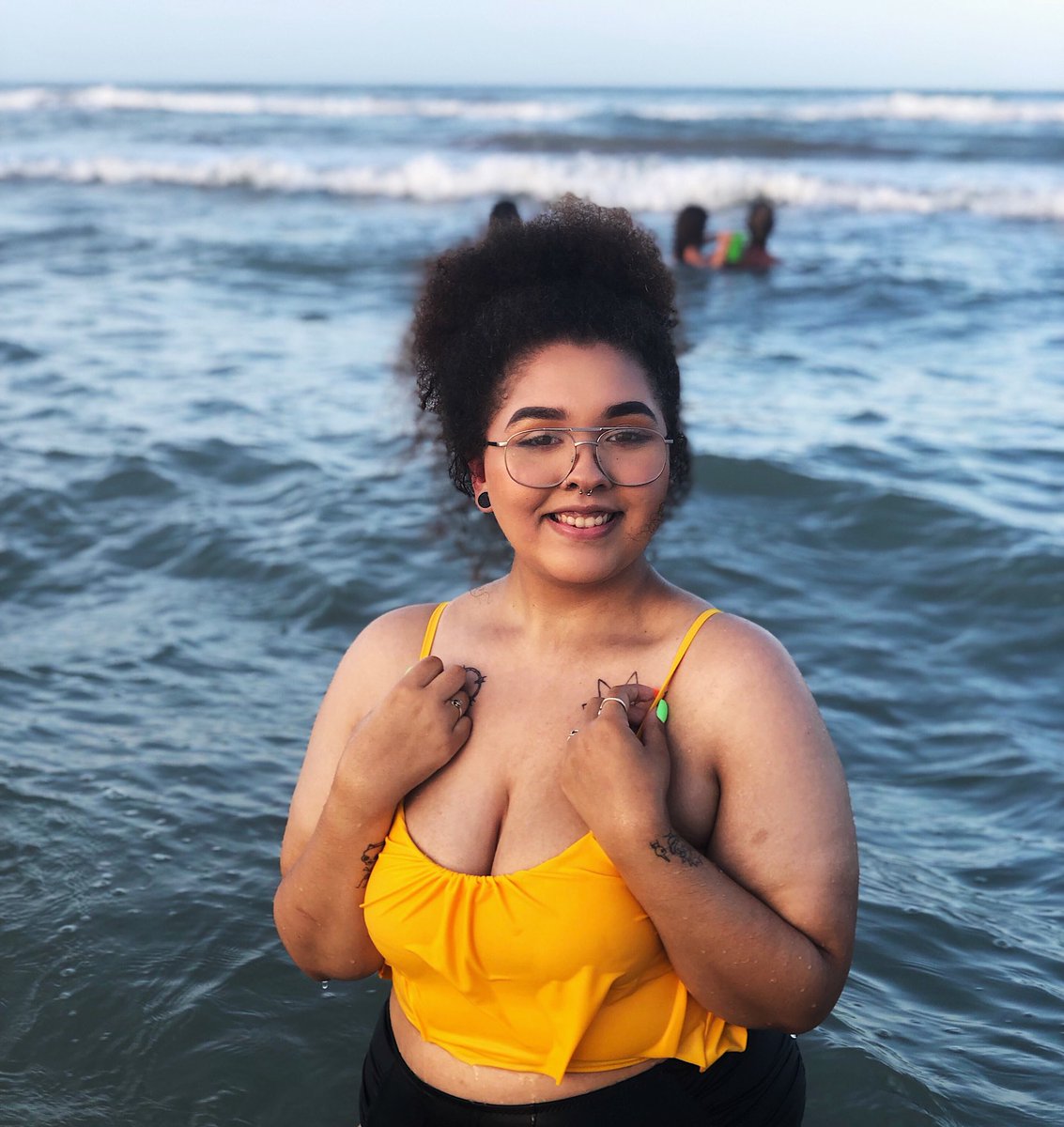 alrightshi's tweet photo. lookin a lil lumpy, but i’m happy 🌞🌊 https://t.co/FJNfUu0WZO