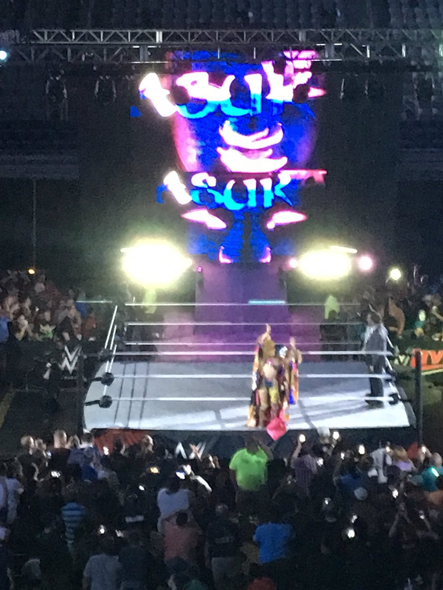 Batman24_7's tweet photo. #WWEGreenville @WWEAsuka vs @CarmellaWWE for the #SmackdownWomansChampionship #WWELive #SummerSlam #HeatwaveTour #WWEGreenvilleNC https://t.co/ZDC4t2lEfM