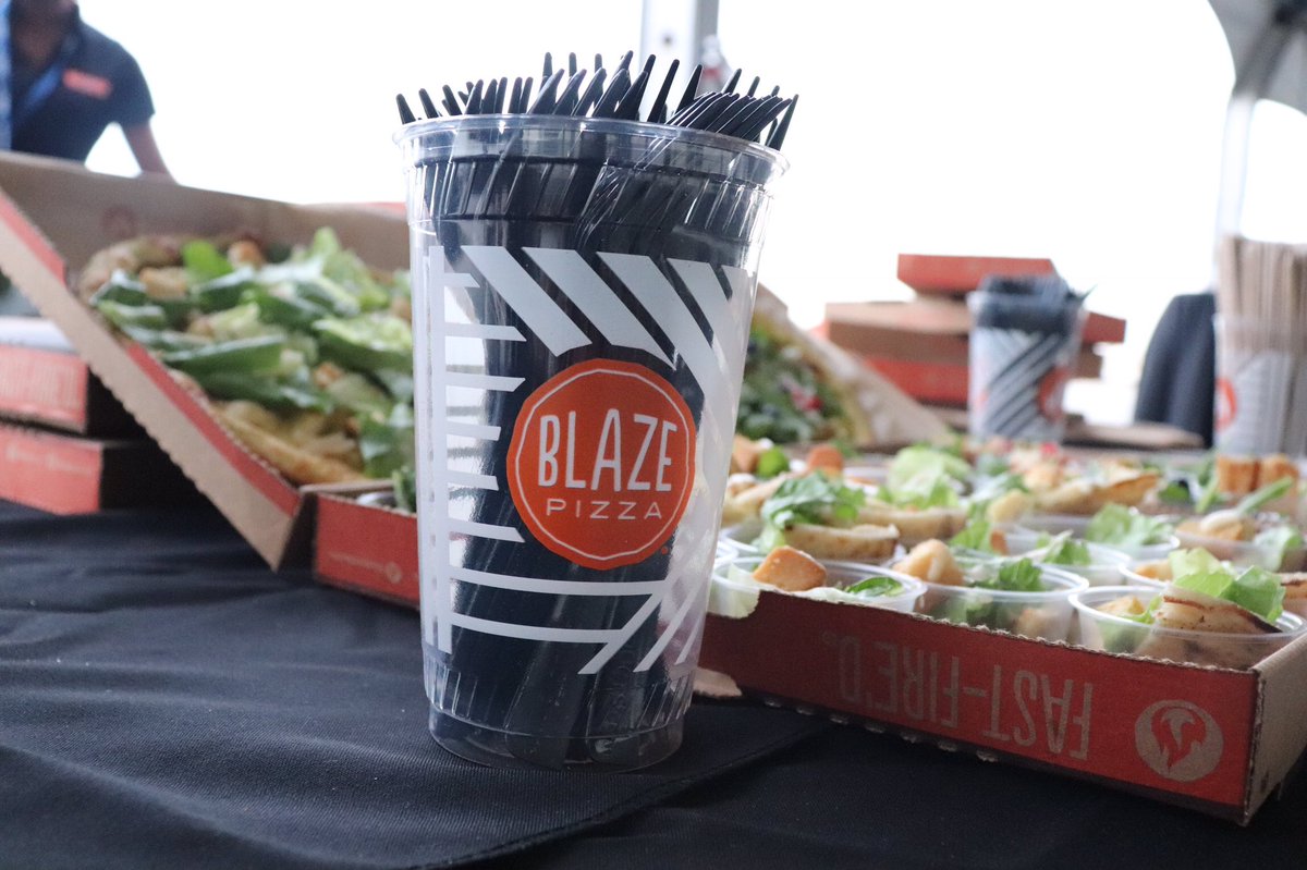 3PlusMeDanielle's tweet photo. @BlazePizza with some yummy stuff! #NOMBMomsNight https://t.co/KuH8eV3B2D