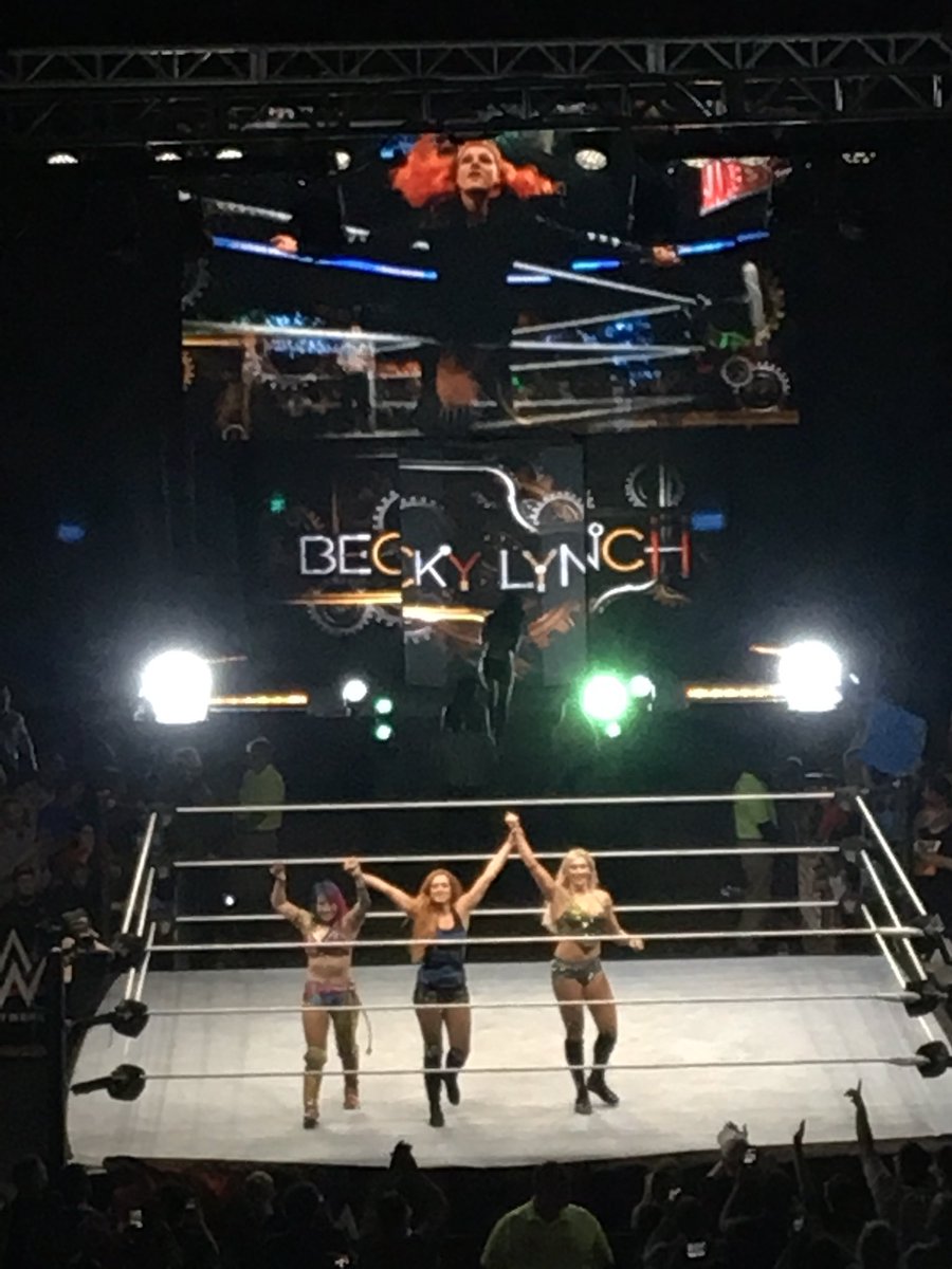 Batman24_7's tweet photo. #WWEGreenville #WWEGreenvilleNC is lit tonight!!! 🔥🔥🔥
@BeckyLynchWWE @MsCharlotteWWE @WWEAsuka #SummerSlam #HeatwaveTour https://t.co/moSYfSleDf