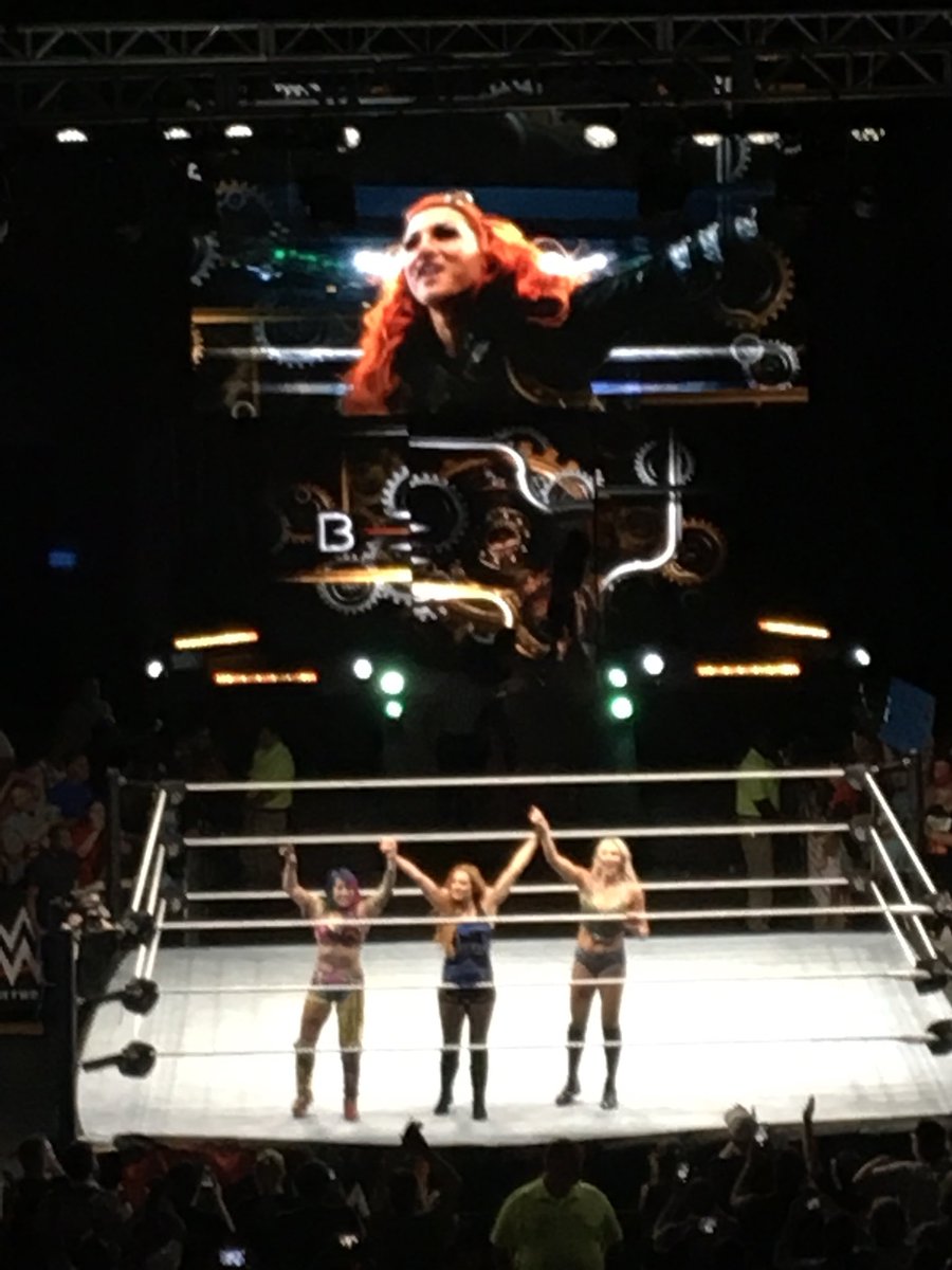 Batman24_7's tweet photo. #WWEGreenville #WWEGreenvilleNC is lit tonight!!! 🔥🔥🔥
@BeckyLynchWWE @MsCharlotteWWE @WWEAsuka #SummerSlam #HeatwaveTour https://t.co/moSYfSleDf