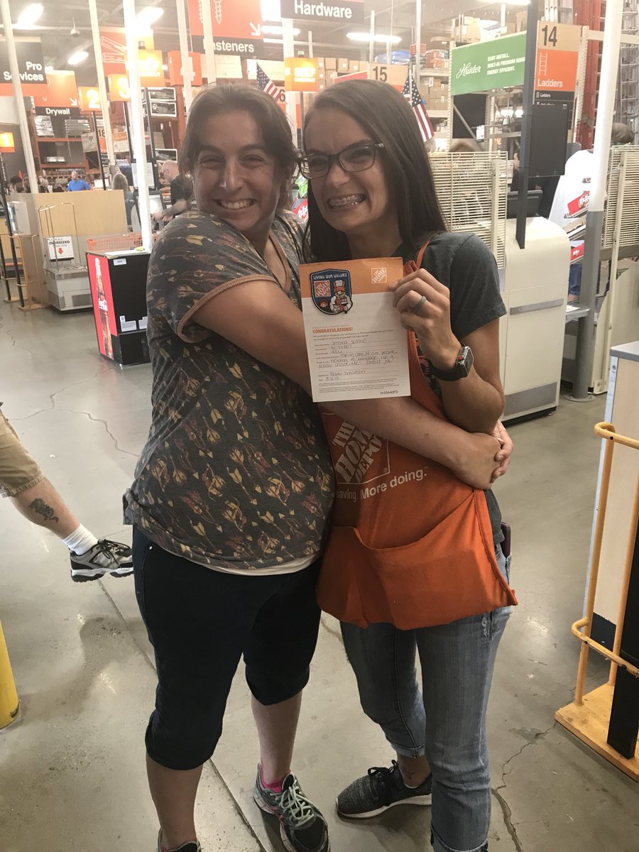 VanRome4008's tweet photo. New Cashier Jessica receiving her 1st Homer already living our #HDCOREVALUES TALKNG CARE OF HER TEAM! Thanks Jessica!! @bdavidson4006 @JosifRod4006 @brian4006 @blkubes @gregfoley_thd https://t.co/YkGz4JlDyq