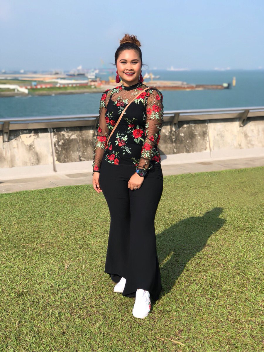 nramrhjhri's tweet photo. Maaf 🙏🏼 tumpang lalu, sis tak pandai bergaya. 😪
#tbyesterday
#outwithfamily https://t.co/wwxWczqwjd