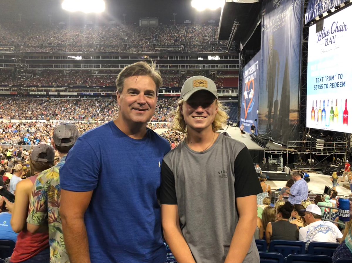 jschaffer10's tweet image. Great night with Jax ⁦@kennychesney⁩ in Nashville