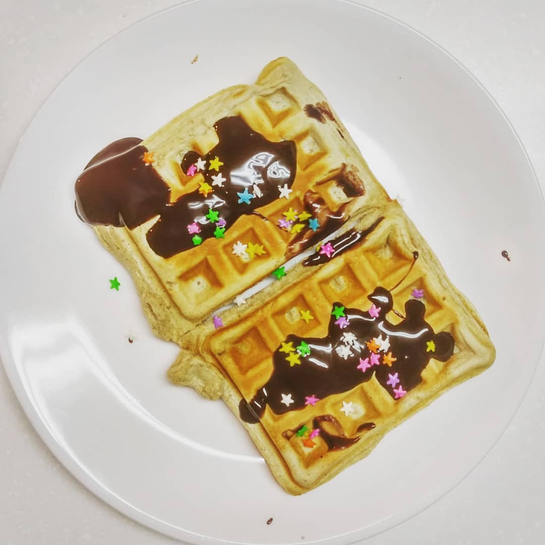 lilorigamimusic's tweet photo. Ultra low-carb #waffles made with @UNICONUTRITION cinnamon roll protein powder &amp; sugar free chocolate syrup! Sprinkles from @fancysprinkles!
+
+
✨ Use code QUEENU at checkout for 15% off your order!
+
+
#apollocreations #teamunico #uniconutrition #qvltlife https://t.co/bsMTMf7ihj