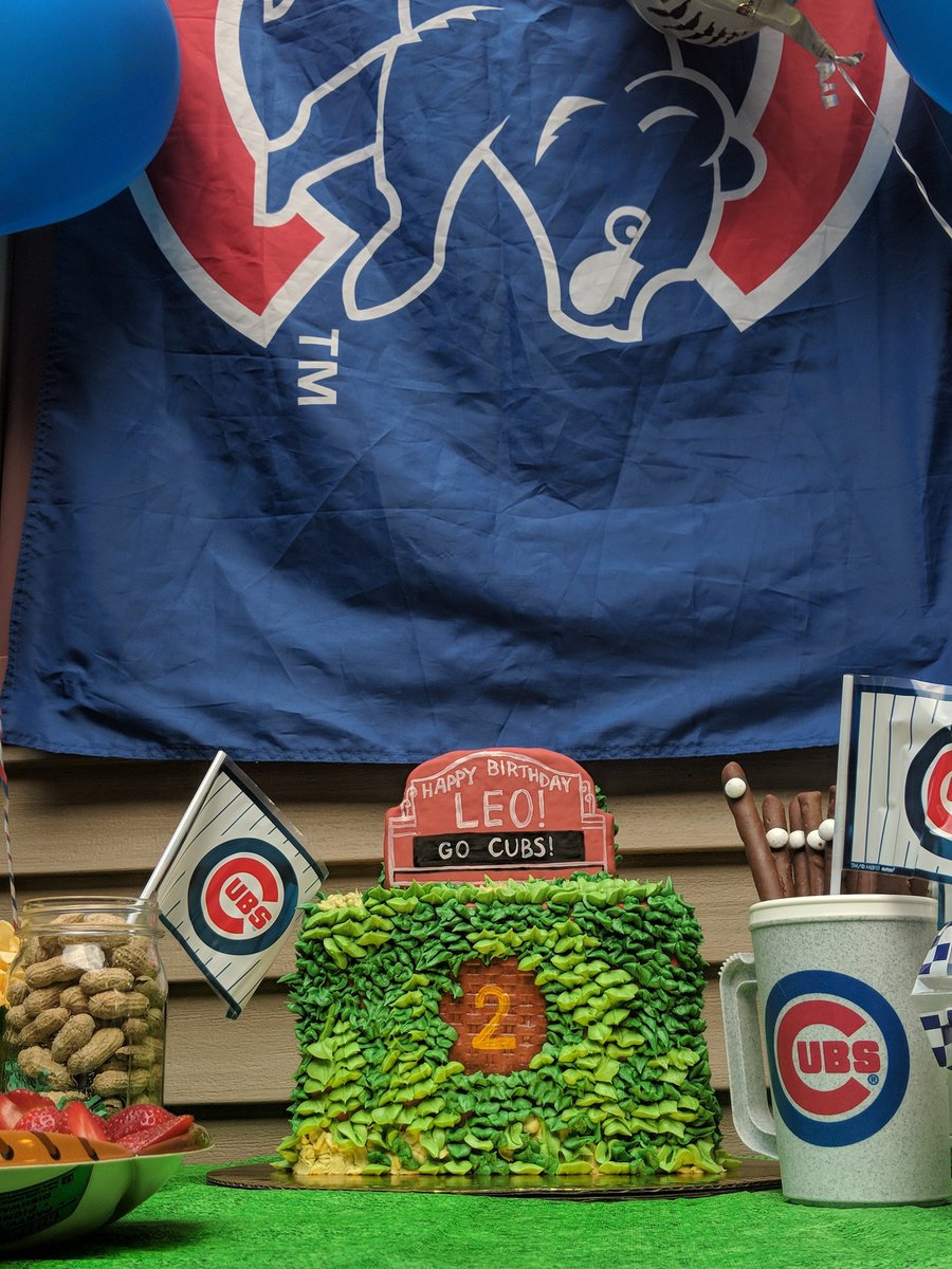 YoungEconClass's tweet photo. Leo had an amazing 2nd birthday! @cubs #everybodyin #cubs  #baseballparty #baseballmom #bricksandivy #wrigleyfield #cakedesign #cubscake https://t.co/0UmRomREr1