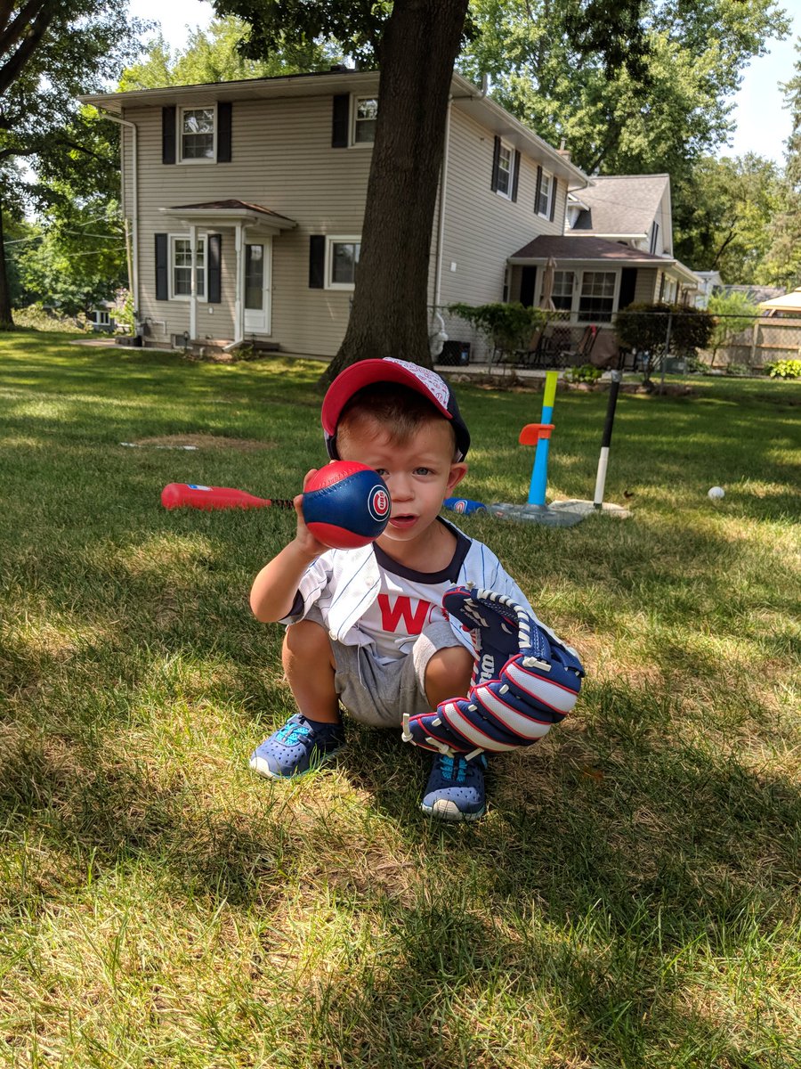 YoungEconClass's tweet photo. Leo had an amazing 2nd birthday! @cubs #everybodyin #cubs  #baseballparty #baseballmom #bricksandivy #wrigleyfield #cakedesign #cubscake https://t.co/0UmRomREr1