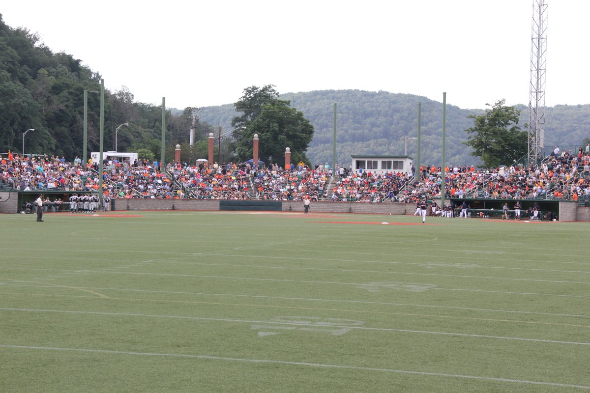 AAABATournament's tweet photo. It was great to see such a big crowd on hand for the #AAABA2018 championship game! https://t.co/zS1N6pjTUk
