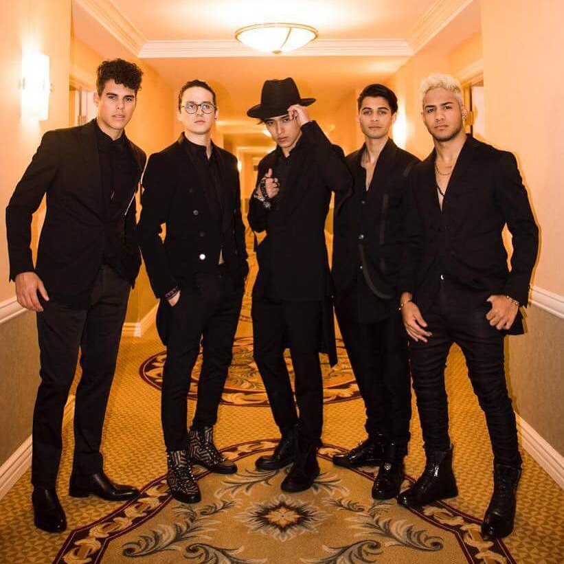 Julidecolon1's tweet photo. Lpm  hasta para dar RT  me duelen los dedos  pero hay que seguir por mi bebés #TeenChoiceWarner #CNCOWNERS #teenchoice @CNCOmusic https://t.co/co5G2kYu4Z