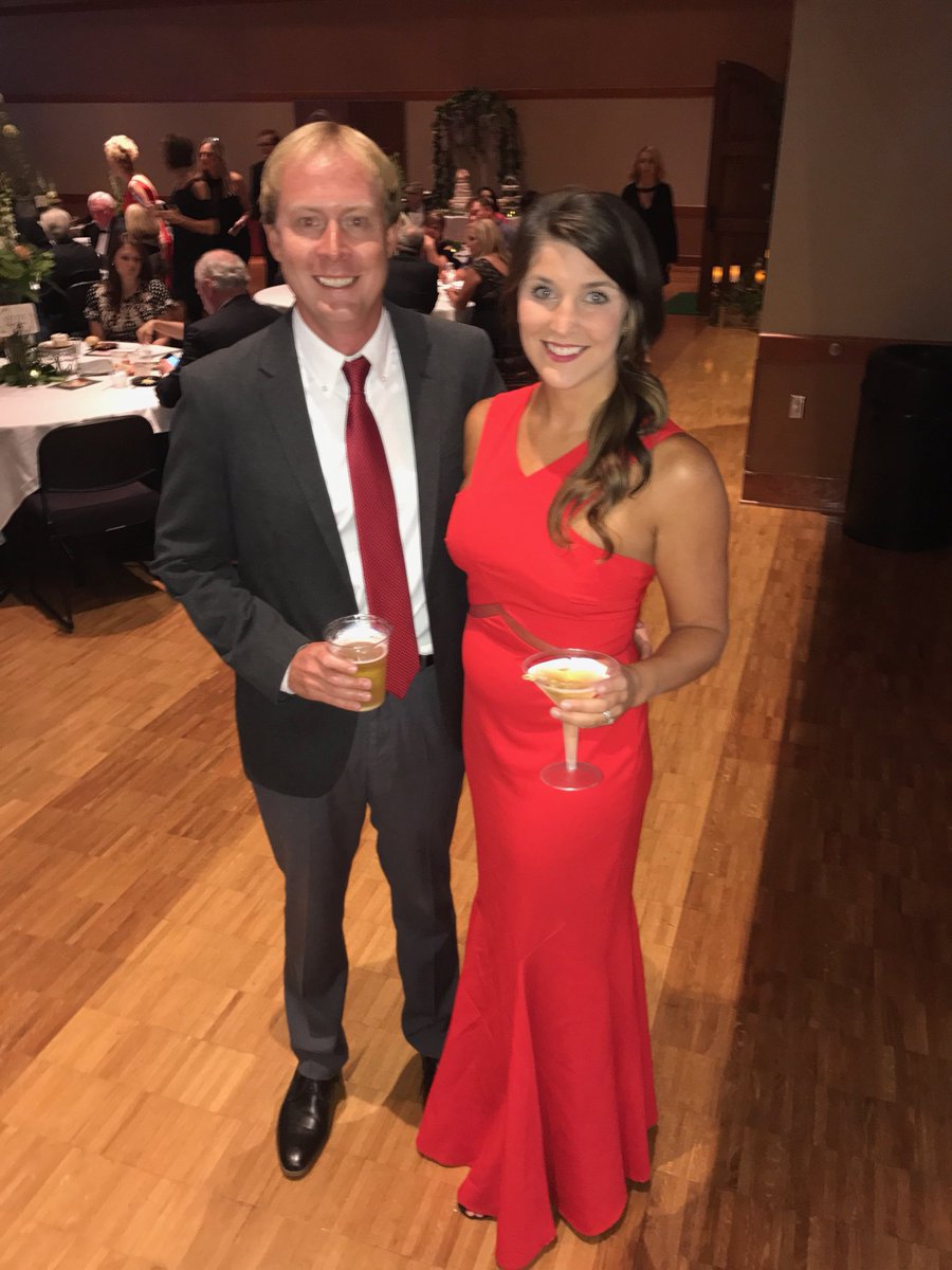 allisoncmunn's tweet photo. - fantastic time emceeing the Red Dress Gala!

(Also my first time using @RenttheRunway which I HIGHLY recommend) https://t.co/klj3Wl91nA