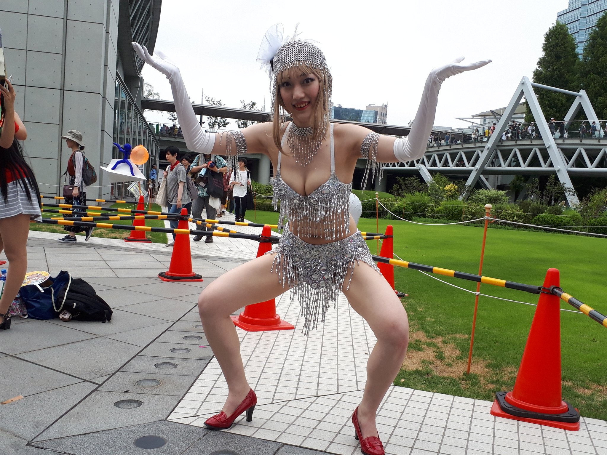 シマ on X: まさかの、ちちびんたリカのコスプレ！ リアルなスタイルw #C94コスプレ #C94  t.coL0WwfaW0Qn  X