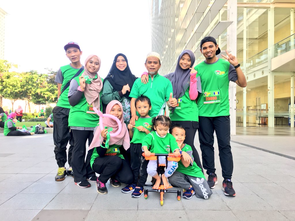 hazrinaerin's tweet photo. Milo Breakfast Day Run 2018 with love!π
Penat gakk nak kena lari zigzag, lari bawak anak buah n bawak diri yg makin gemok. π
#JomAktif #MBD2018 #MiloBreakfastDay2018 https://t.co/kOTYIhM0e6