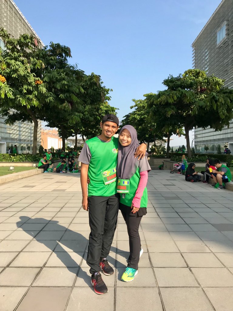 hazrinaerin's tweet photo. Milo Breakfast Day Run 2018 with love!π
Penat gakk nak kena lari zigzag, lari bawak anak buah n bawak diri yg makin gemok. π
#JomAktif #MBD2018 #MiloBreakfastDay2018 https://t.co/kOTYIhM0e6