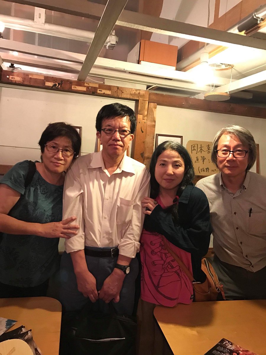hawayu_sea's tweet photo. 日本の歴史を勉強する会「虹の会」の阿部さんが…なんと‼️
学生時代のお友達を連れて、 #青い眼の赤トンボ 観劇に来てくださいましたっ。(^-^)/
…こちらのお３人、世代が世代なので、私より #零戦 や #拳銃 、時代背景にもお詳しくて、もっと勉強しなくてはなと私、痛み入りましたっ。💦😅
１５日迄 https://t.co/04JmvEHFQt