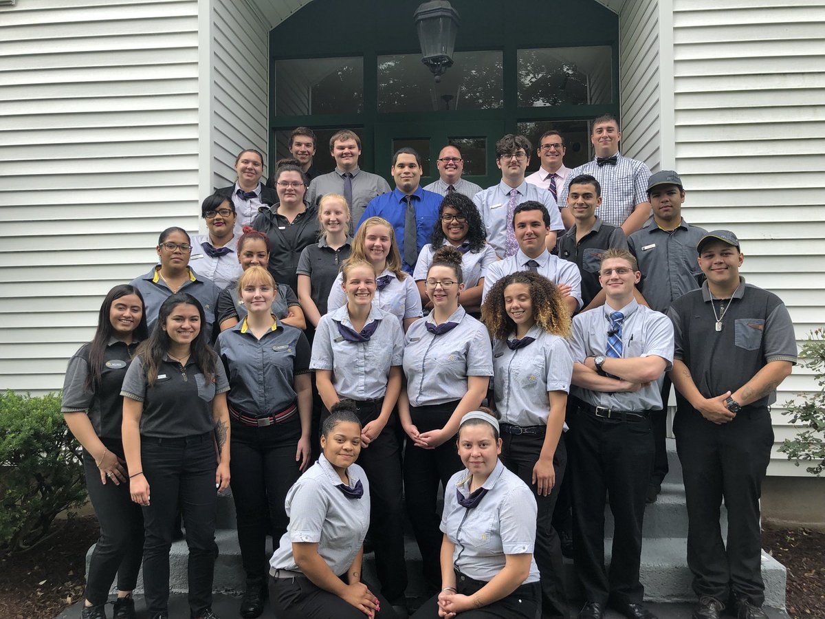 mcdteamgomez's tweet photo. Leadership Transitions Class #6! Congratulations graduates! These managers and MITs learned about the mindset, skills and confidence that a #leader needs to be successful. 🎓⭐️🎉 https://t.co/rhnLf7Xu0T