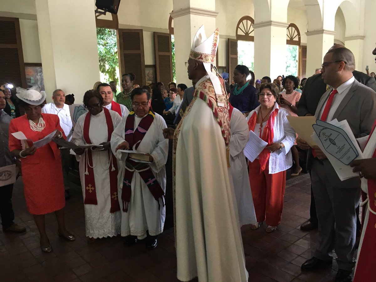 AnglicanNews's tweet photo. Archbishop Julio Murray installed as 6th primate of Anglican Church of Central America Region #IARCA in Panama https://t.co/NHnUuztRA2