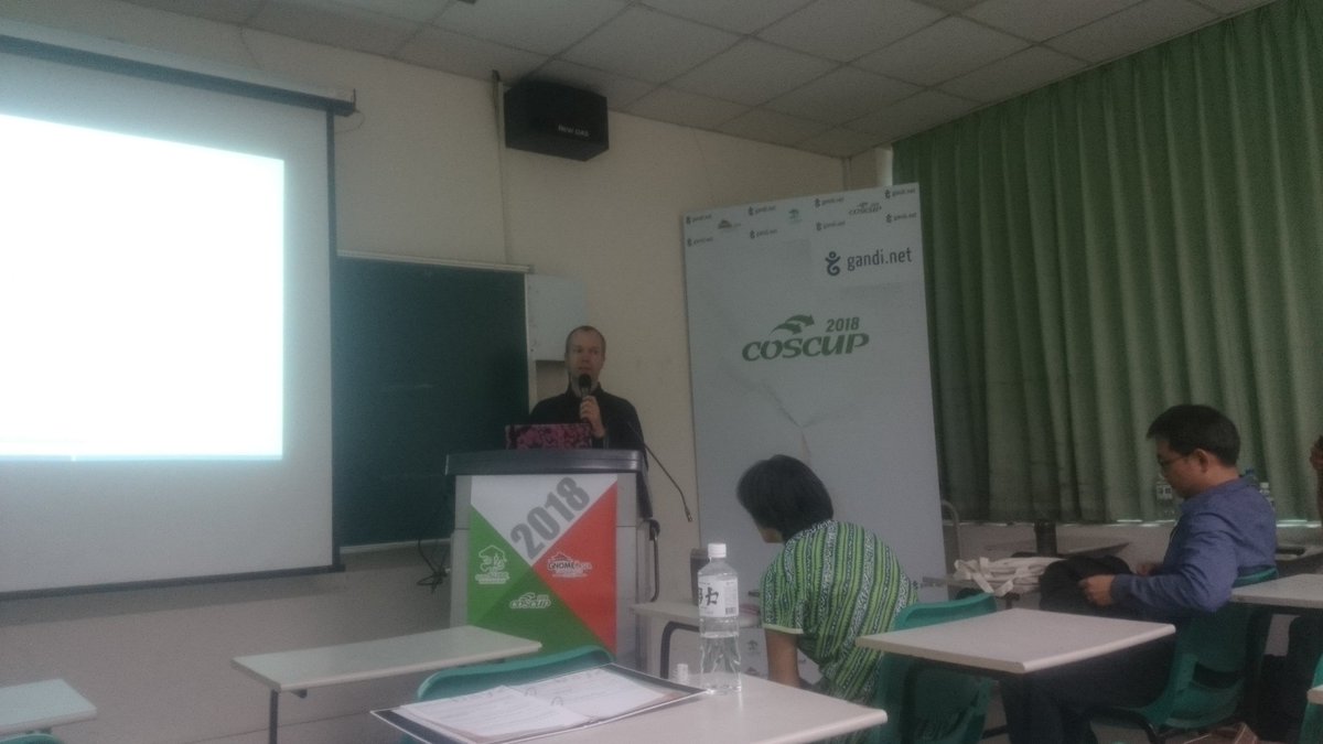 _hfukuchi's tweet photo. #COSCUP legal track. @opendawn is introducing the OpenChain project to Taiwan audience. #OpenChainproject https://t.co/hZf7R97jiu