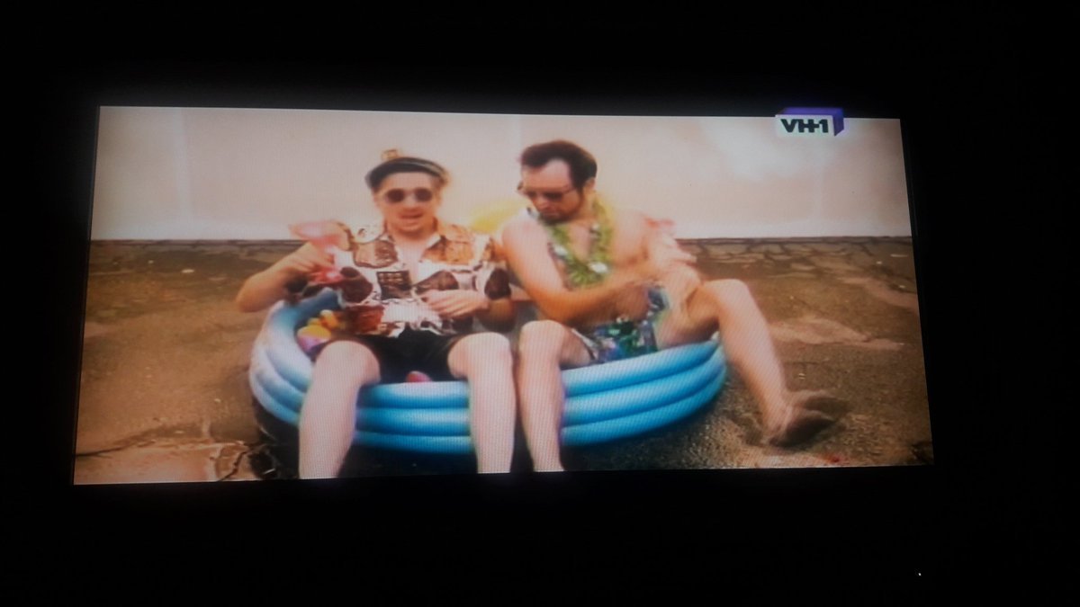 argheffrondrive's tweet photo. También pedilo en el canal amigo de MTV, el gran @vh1la que cuando no pasan clásicos en Old Is Cool, está el programa Video Hits One! con todo lo nuevo y contemporáneo #HeffronDriveMTV #HotSummer https://t.co/dfc8BaF9T1
