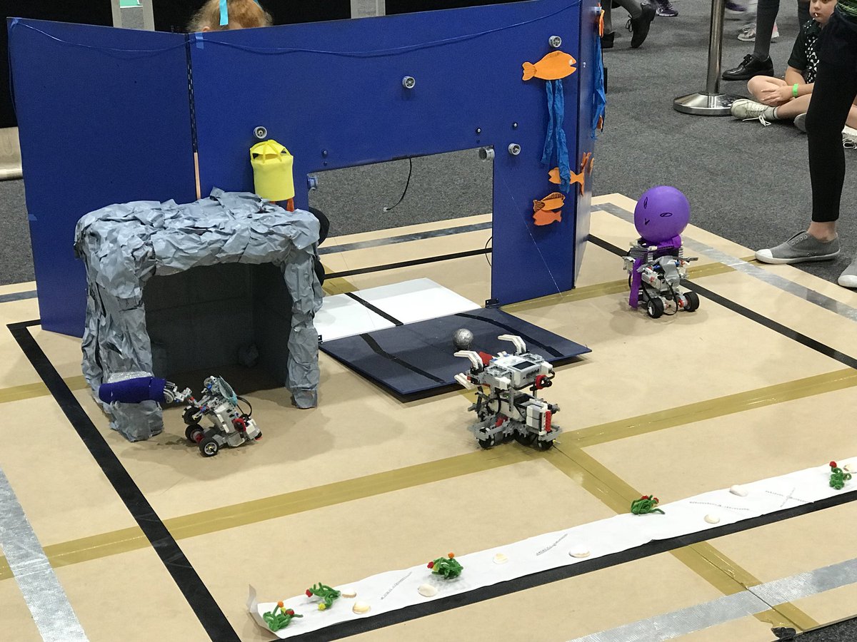BGahan1's tweet photo. @SueFarroukh @mesterman @EduTweetOz Kicking it off with Robocup State competition @RCJQ #ScienceWeek #CSIROedu 700 competitors - all being challenged but having fun at the same time #stem #fun https://t.co/87DjJxyDLd