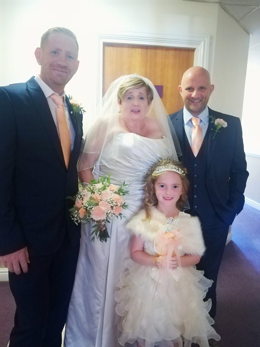PiRedditch's tweet photo. What a lovely weekend here at redditch west,Lovely wedding for the nicest people you could meet and so glad we could of been a part of it. They brought all our team bottles of wine as a thank you ❤ @zulubull @Debbie112218 @SDEBDD @RikkiQuinlan https://t.co/A9jliSewYJ