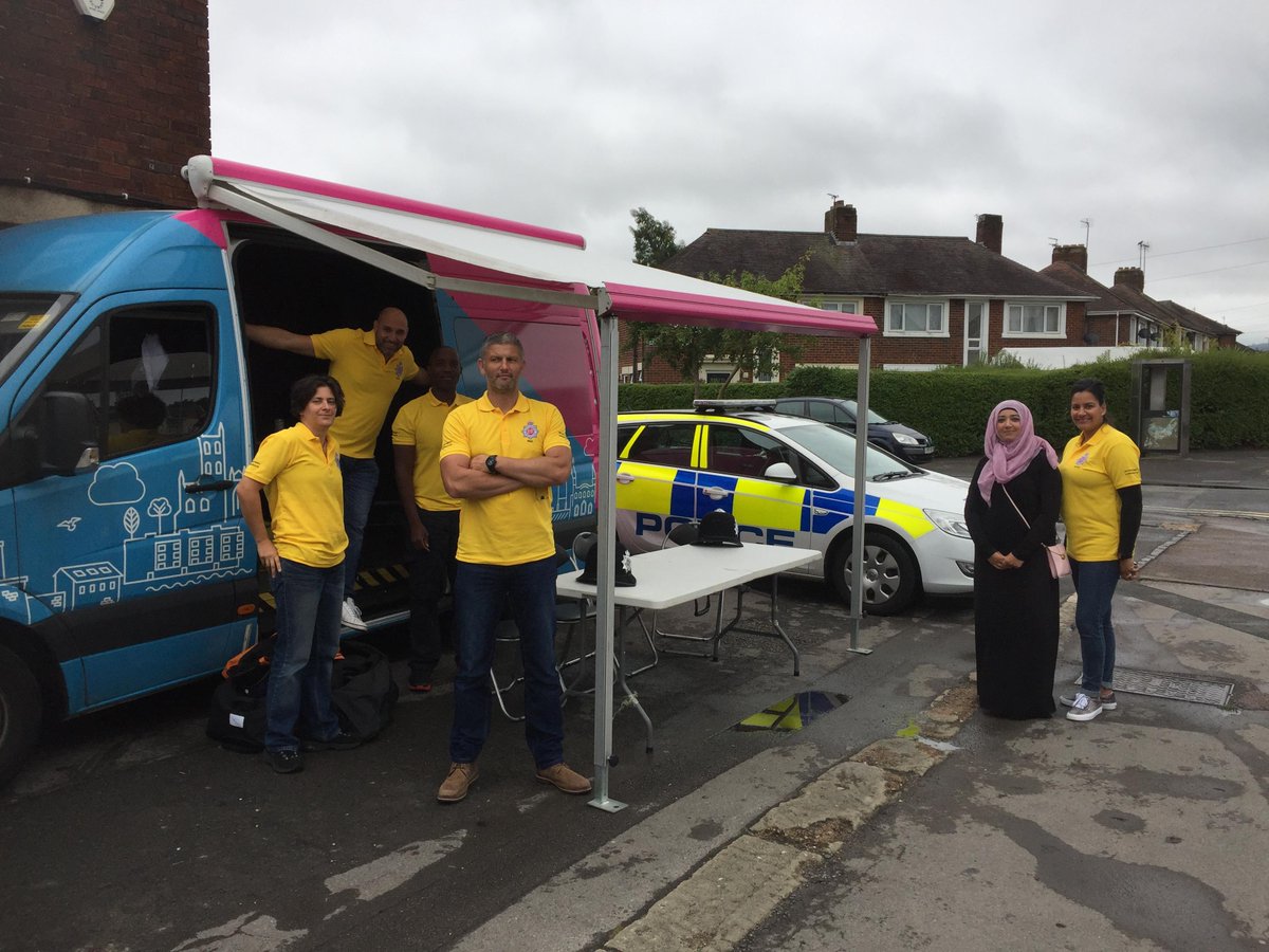 #Police #RecruitmentTeam at #FriendshipCafe in Gloucester today 🚨
Ever thought of a career with us come along & chat with the team 👍🚓
The Team will be there until 4pm 🕓#CouldYouJoinUs?
#KeepingPeopleSafe