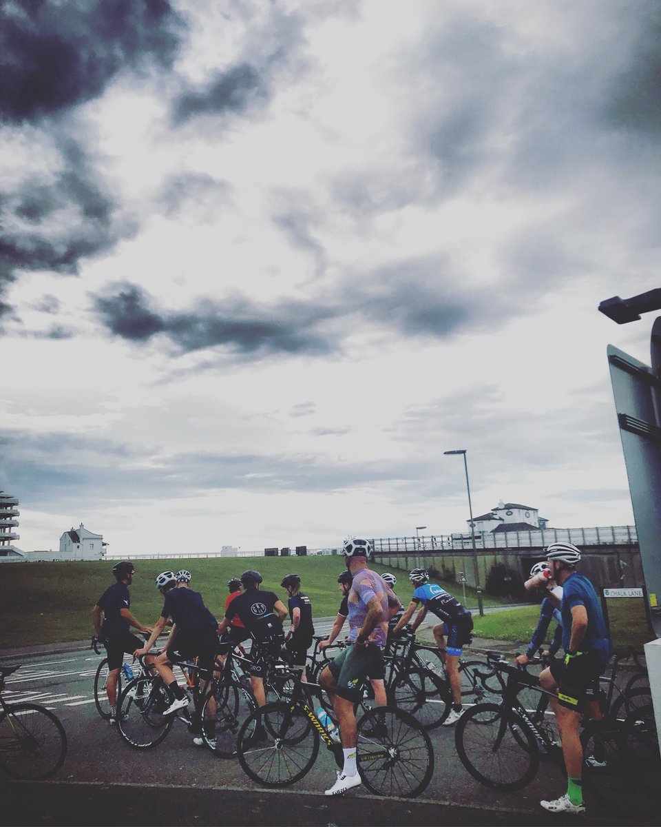 GIRO_Cycles's tweet photo. Moody Skies | @attaquer x @lyle_and_scott ride out in full force this morning!
___________________
.
.
#girocycles
#ridewithmates #lyleandscott
#outsideisfree
#fromwhereiride
#curvecycling
#racerideseek
#attaquer
#beyouralterego
#giro
#cycling
#surrey
#coffee https://t.co/rnTYdCftX9