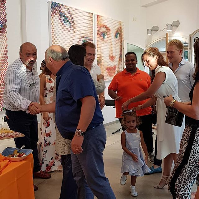 GavinRain's tweet photo. Before the place got too full I snapped a few shots... What a great opening with great people!
#art #artist #artsy #painting #paint #contemporaryart #contemporary #pointillism #portocervo @simonbartgallery #gavinrain https://t.co/iMpiF8ZgL2 https://t.co/mWSuZiaM2C