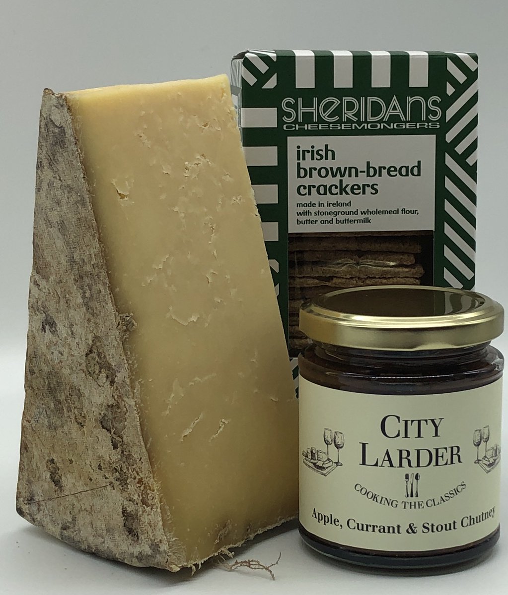 A Harper &amp; Blohm Montgomery Cheddar Gift Box makes a perfect gift for Fathers Day (just around the corner), birthdays or any occasion really – cheese, biscuits &amp; chutney all presented in a H&amp;B gift box.

harperandblohm.com/shop/montgomer… #giftbox #fathersday