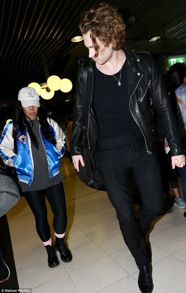 5soswith_fans's tweet photo. Luke i Sierra na lotnisku w Brisbane! Zdjęcia zrobione przez Nathana Ritchera! 🔥 https://t.co/9tyQZjZL6n