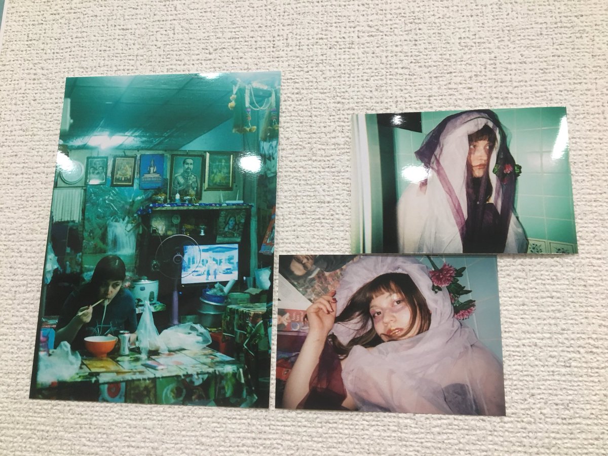 YUMEKO0421's tweet photo. のちほどさん(@ntihodo )と根矢さん(@ryokaneya )さんの写真展 #7mg にお邪魔してきました。
本当に素敵な空間で、皆さん写真について女性について色々なお話をされているのをぼんやり聞きながらお写真間近で見て回ることができて幸せな時間だった…………最高…… https://t.co/0cAlI3ItMa