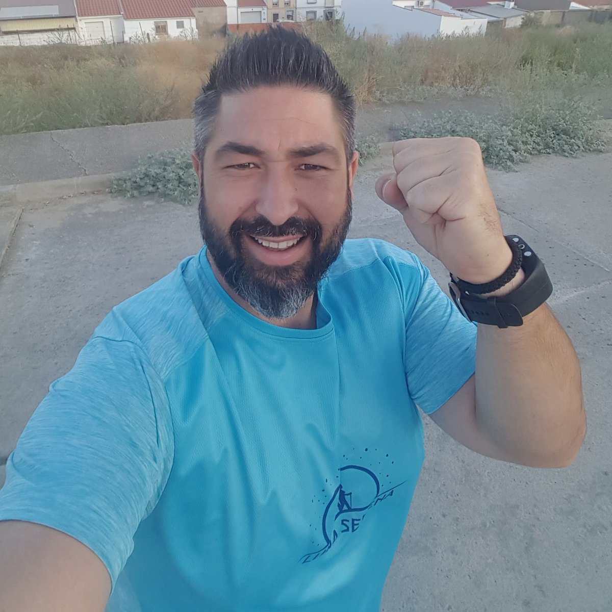 antonishgc's tweet photo. Buenos dΓas gente .
Afull βββββ.
π€ππ€ = wow.
Siempre fuerte βββββ.
#afull #estoyafull #afullradio #wow #siemprefuerte #toniseco #las #barreras #las #pone #tu #mente #asi #superlas #depende #de #ti. https://t.co/LyH0Wf8Q6N